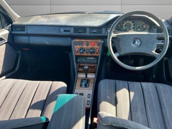 MERCEDES-BENZ 300 3.0L 5d  AUTO  188 BHP