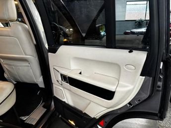 LAND ROVER RANGE ROVER 4.4 TD V8 Westminster SUV 5dr Diesel Auto 4WD Euro 5 (313 bhp)