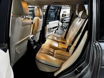 LAND ROVER RANGE ROVER 4.4 TD V8 Westminster SUV 5dr Diesel Auto 4WD Euro 5 (313 bhp)