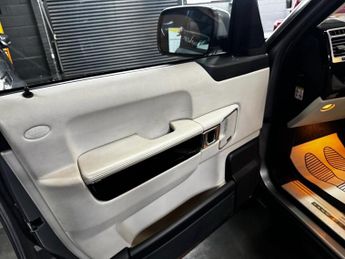 LAND ROVER RANGE ROVER 4.4 TD V8 Westminster SUV 5dr Diesel Auto 4WD Euro 5 (313 bhp)