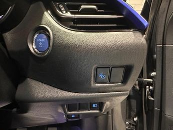 TOYOTA C-HR 1.8 VVT-h Dynamic SUV 5dr Petrol Hybrid CVT Euro 6 (s/s) (122 ps