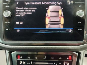 VOLKSWAGEN TIGUAN 1.5 TSI R-Line SUV 5dr Petrol DSG Euro 6 (s/s) (150 ps)