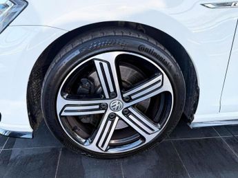 VOLKSWAGEN GOLF 2.0 TSI R Hatchback 5dr Petrol DSG 4Motion Euro 6 (s/s) (300 ps)