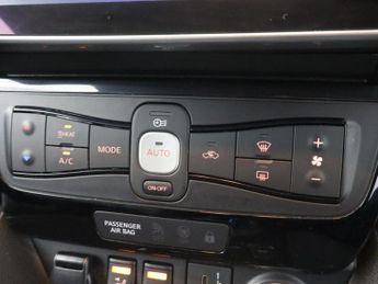 NISSAN LEAF 39kWh Tekna Hatchback 5dr Electric Auto (150 ps)