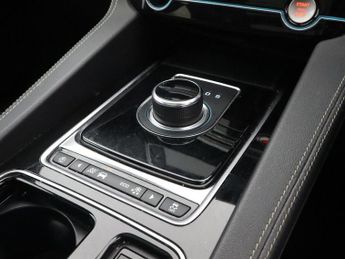 JAGUAR F-PACE 2.0 D180 Chequered Flag SUV 5dr Diesel Auto AWD Euro 6 (s/s) (18