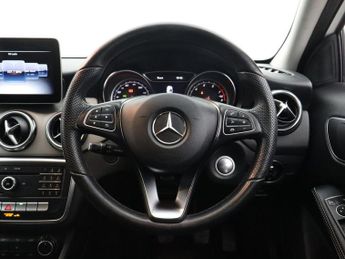 MERCEDES-BENZ GLA CLASS 1.6 GLA180 Urban Edition SUV 5dr Petrol Manual Euro 6 (s/s) (122