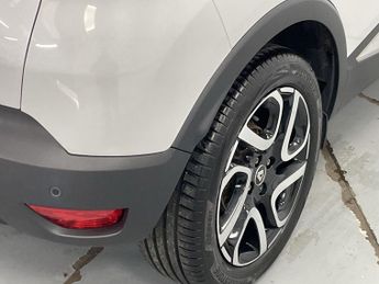 RENAULT CAPTUR 0.9 TCe ENERGY Iconic SUV 5dr Petrol Manual Euro 6 (s/s) (90 ps)