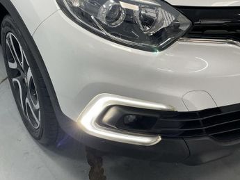 RENAULT CAPTUR 0.9 TCe ENERGY Iconic SUV 5dr Petrol Manual Euro 6 (s/s) (90 ps)