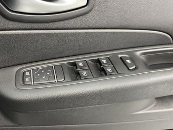 RENAULT CAPTUR 0.9 TCe ENERGY Iconic SUV 5dr Petrol Manual Euro 6 (s/s) (90 ps)