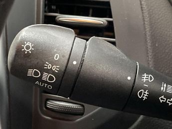 RENAULT CAPTUR 0.9 TCe ENERGY Iconic SUV 5dr Petrol Manual Euro 6 (s/s) (90 ps)