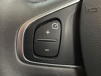 RENAULT CAPTUR 0.9 TCe ENERGY Iconic SUV 5dr Petrol Manual Euro 6 (s/s) (90 ps)