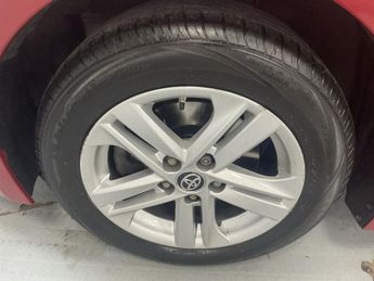 TOYOTA COROLLA 2.0 VVT-h GPF Icon Tech Touring Sports 5dr Petrol Hybrid CVT Eur