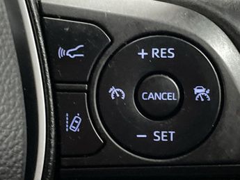 TOYOTA COROLLA 2.0 VVT-h GPF Icon Tech Touring Sports 5dr Petrol Hybrid CVT Eur