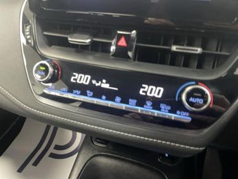 TOYOTA COROLLA 2.0 VVT-h GPF Icon Tech Touring Sports 5dr Petrol Hybrid CVT Eur