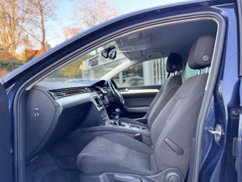 VOLKSWAGEN PASSAT 1.6 TDI BlueMotion Tech SE Business Saloon 4dr Diesel Manual Eur