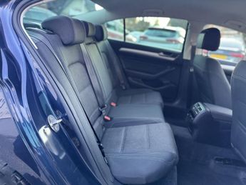 VOLKSWAGEN PASSAT 1.6 TDI BlueMotion Tech SE Business Saloon 4dr Diesel Manual Eur