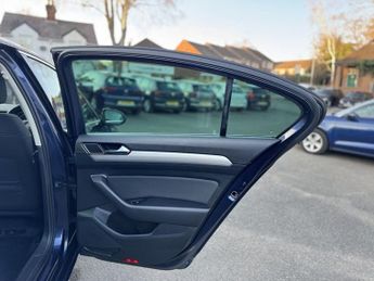 VOLKSWAGEN PASSAT 1.6 TDI BlueMotion Tech SE Business Saloon 4dr Diesel Manual Eur