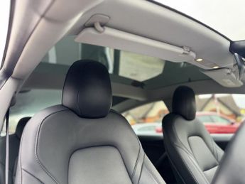 TESLA Model 3 (Dual Motor) Long Range Saloon 4dr Electric Auto 4WDE (346 ps)