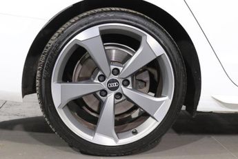 AUDI A4 AVANT 2.0 TFSI 40 Black Edition Estate 5dr Petrol S Tronic Euro 6 (s/s