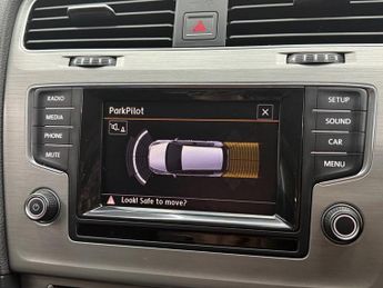 VOLKSWAGEN GOLF 1.6 TDI BlueMotion Tech SE Hatchback 5dr Diesel DSG Euro 5 (s/s)