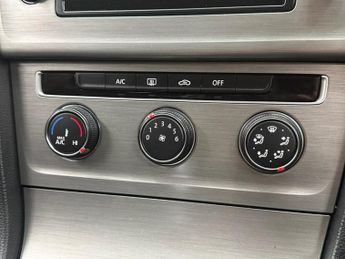 VOLKSWAGEN GOLF 1.6 TDI BlueMotion Tech SE Hatchback 5dr Diesel DSG Euro 5 (s/s)