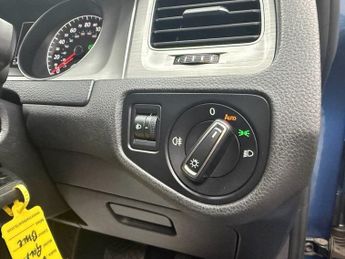 VOLKSWAGEN GOLF 1.6 TDI BlueMotion Tech SE Hatchback 5dr Diesel DSG Euro 5 (s/s)