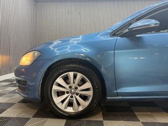 VOLKSWAGEN GOLF 1.6 TDI BlueMotion Tech SE Hatchback 5dr Diesel DSG Euro 5 (s/s)