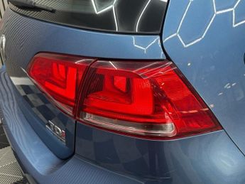 VOLKSWAGEN GOLF 1.6 TDI BlueMotion Tech SE Hatchback 5dr Diesel DSG Euro 5 (s/s)