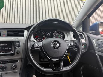 VOLKSWAGEN GOLF 1.6 TDI BlueMotion Tech SE Hatchback 5dr Diesel DSG Euro 5 (s/s)