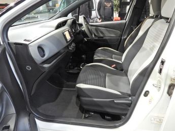 TOYOTA YARIS 1.33 Dual VVT-i Design Hatchback 5dr Petrol Multidrive S Euro 6 