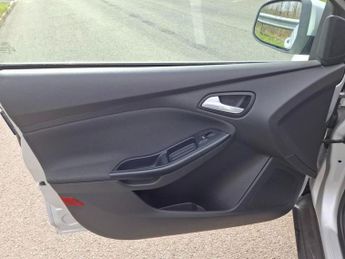 FORD FOCUS 1.6 Zetec Estate 5dr Petrol Powershift Euro 5 (125 ps)