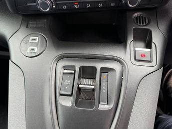 PEUGEOT e-Rifter 52kWh Allure Long MPV 5dr Electric Auto (7.4kW Charger) (136 ps)