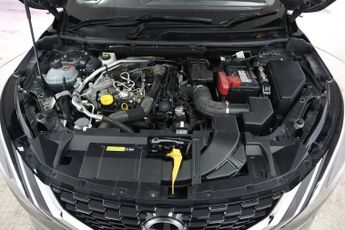 NISSAN QASHQAI 1.3 DIG-T MHEV N-Connecta XTRON Euro 6 (s/s) 5dr