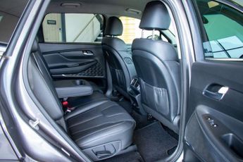 HYUNDAI SANTA FE 2.2 CRDi Premium SUV 5dr Diesel Auto 4WD Euro 6 (s/s) 7 Seat (20