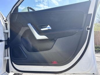 MERCEDES-BENZ A CLASS 1.3 A200 AMG Line