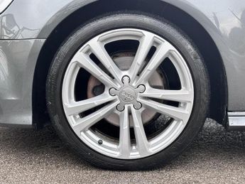 AUDI A3 1.6 TDI 30 S line