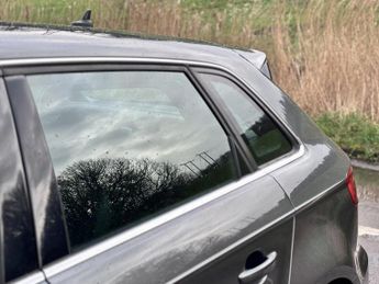 AUDI A3 1.6 TDI 30 S line