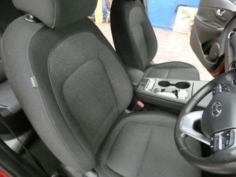 HYUNDAI KONA 64kWh Premium SUV 5dr Electric Auto (10.5kW Charger) (204 ps)