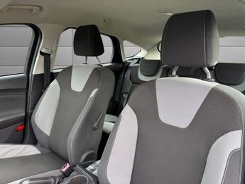 FORD FOCUS 1.6 Zetec Hatchback 5dr Petrol Powershift Euro 5 (125 ps)