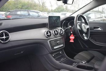MERCEDES-BENZ GLA 1.6 GLA180 Urban Edition SUV 5dr Petrol 7G-DCT Euro 6 (s/s) (122