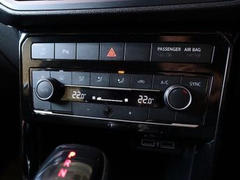 VOLKSWAGEN T-CROSS 1.0 TSI R-Line SUV 5dr Petrol DSG Euro 6 (s/s) (110 ps)