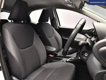 TOYOTA YARIS 1.5 VVT-h Icon Hatchback 5dr Petrol Hybrid E-CVT Euro 6 (s/s) (1