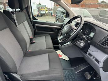 VAUXHALL VIVARO 2.0 Turbo D 3100 Elite Crew Van Double Cab 6dr Diesel Auto L2 H1