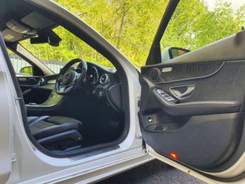 MERCEDES-BENZ C-CLASS 2.0 C300d AMG Line Saloon 4dr Diesel G-Tronic+ Euro 6 (s/s) (245