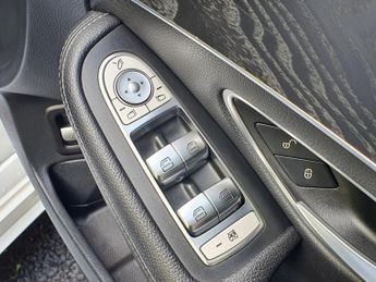 MERCEDES-BENZ C-CLASS 2.0 C300d AMG Line Saloon 4dr Diesel G-Tronic+ Euro 6 (s/s) (245