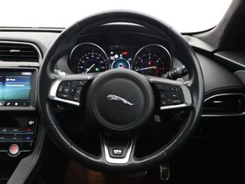 JAGUAR F-PACE 2.0 D240 R-Sport SUV 5dr Diesel Auto AWD Euro 6 (s/s) (240 ps)