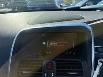 VOLVO XC60 2.4 D5 SE Lux Nav SUV 5dr Diesel Geartronic AWD-11 VOLVO SERVICE