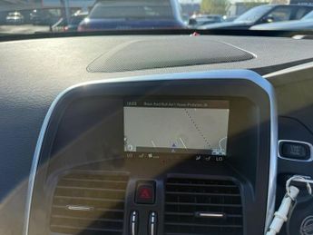 VOLVO XC60 2.4 D5 SE Lux Nav SUV 5dr Diesel Geartronic AWD-11 VOLVO SERVICE