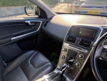 VOLVO XC60 2.4 D5 SE Lux Nav SUV 5dr Diesel Geartronic AWD-11 VOLVO SERVICE