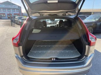 VOLVO XC60 2.4 D5 SE Lux Nav SUV 5dr Diesel Geartronic AWD-11 VOLVO SERVICE